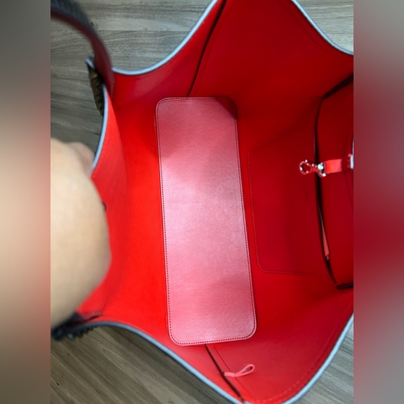 Christian Louboutin Cabarock Croc-effect glossed leather Tote handbag - Picture 5 of 14